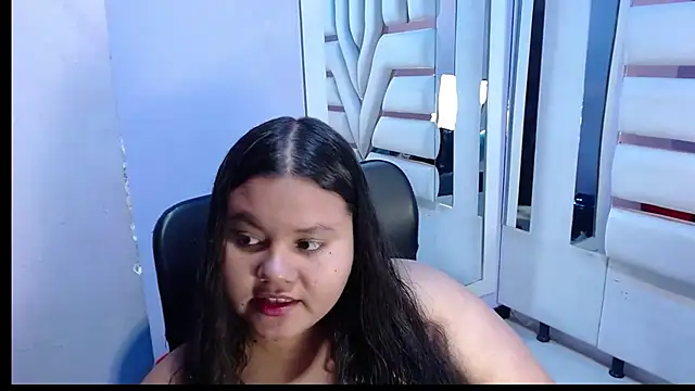 Snapshot of ValenTitis chatting on 12.17.25 ValenTitis online show from 12.17.25