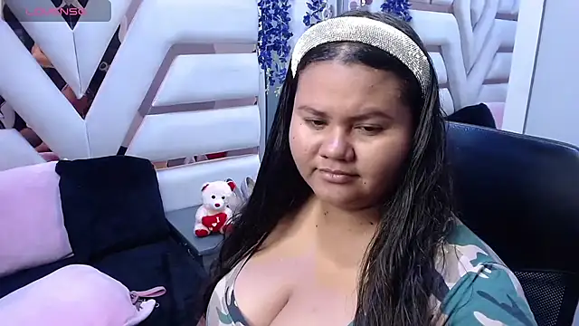 Snapshot of ValenTitis chatting on 04.14.26 ValenTitis online show from 04.14.26