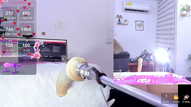 Snapshot of Soraya_Davis chatting on 10.19.25 Soraya Davis online show from 10.19.25