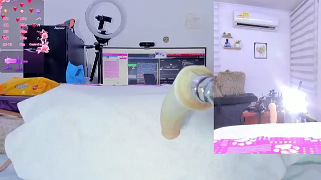 Snapshot of Soraya_Davis chatting on 10.26.25 Soraya Davis online show from 10.26.25