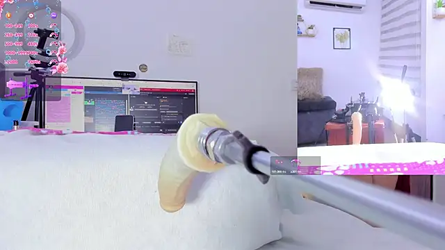 Snapshot of Soraya_Davis chatting on 11.02.25 Soraya Davis online show from 11.02.25