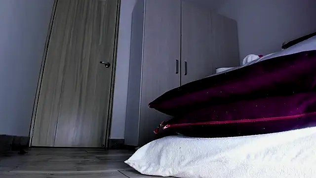 Skarleth69 online show from 10.26.25