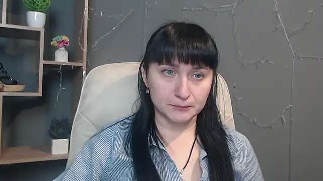 NinaFlawlees online show from 12.03.25