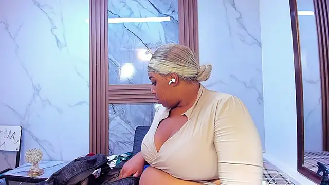 Snapshot of HannyMansonh chatting on 02.13.25 HannyMansonh online show from 02.13.25