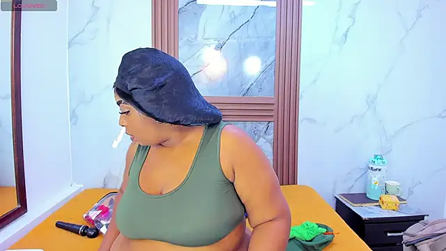 Snapshot of HannyMansonh chatting on 10.22.25 HannyMansonh online show from 10.22.25