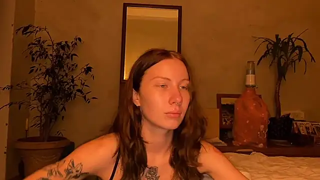 Snapshot of elfess chatting on 09.17.25 elfess online show from 09.17.25