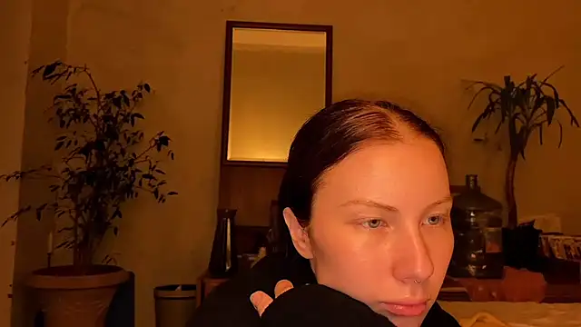 Snapshot of elfess chatting on 09.22.25 elfess online show from 09.22.25