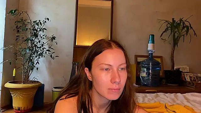 Snapshot of elfess chatting on 09.24.25 elfess online show from 09.24.25