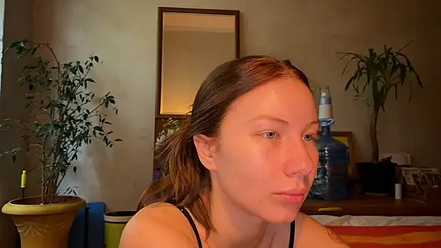 Snapshot of elfess chatting on 10.05.25 elfess online show from 10.05.25