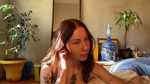 Snapshot of elfess chatting on 10.08.25 elfess online show from 10.08.25