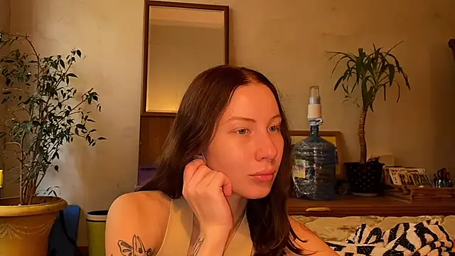 Snapshot of elfess chatting on 10.10.25 elfess online show from 10.10.25