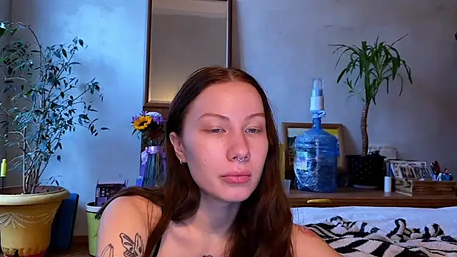 Snapshot of elfess chatting on 10.23.25 elfess online show from 10.23.25