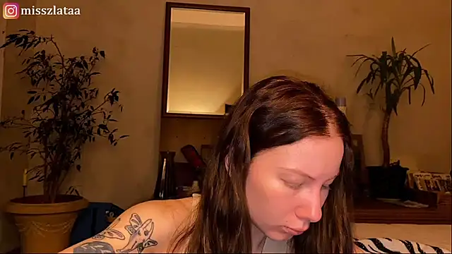 Snapshot of elfess chatting on 11.13.25 elfess online show from 11.13.25