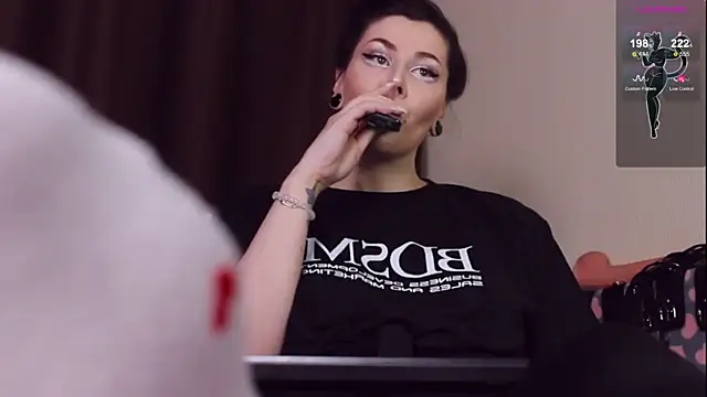 Luna Blake online show from 02.06.25