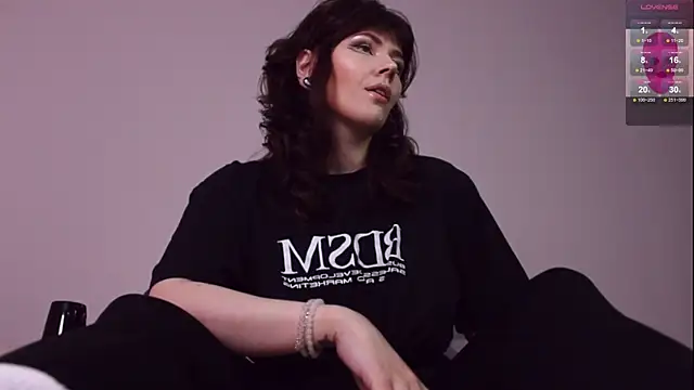 Luna Blake online show from 11.19.25