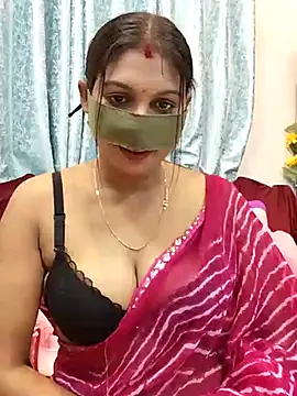 Queen Dolly online show from 02.25.25