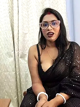 Queen Dolly online show from 10.07.25