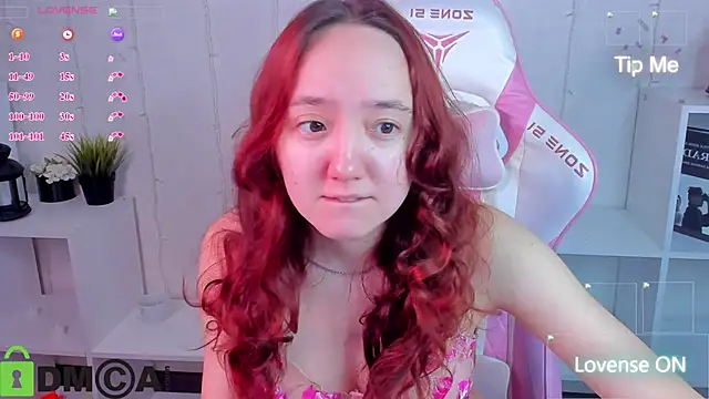 Snapshot of Fera1_Berry chatting on 11.21.25 Fera1 Berry online show from 11.21.25