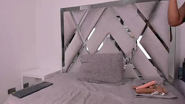 Naughty  Mom online show from 02.04.25