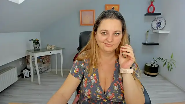 LollaGirl online show from 02.07.25