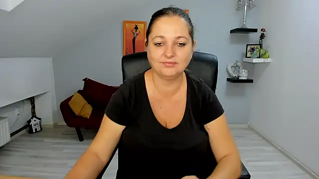 LollaGirl online show from 09.24.25