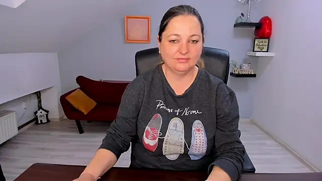 LollaGirl online show from 03.16.26