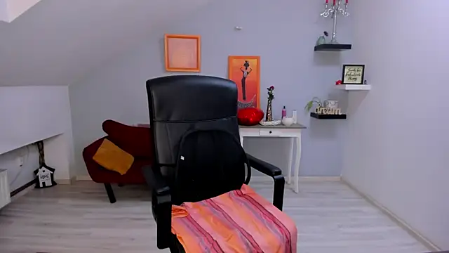 LollaGirl online show from 04.03.26