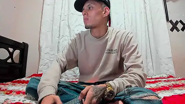 Snapshot of davidlatin66 chatting on 12.23.25 davidlatin66 online show from 12.23.25