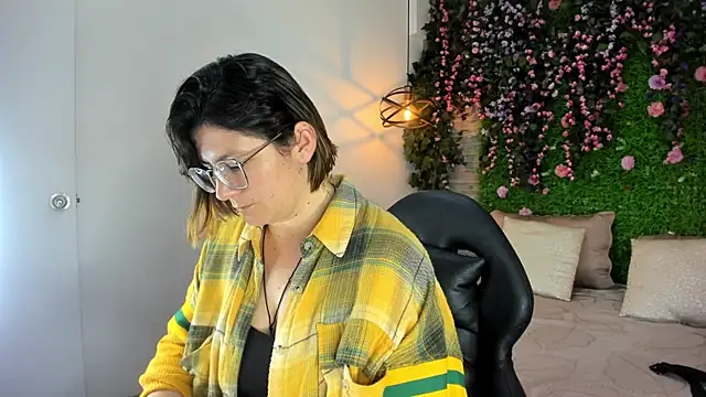 SarahDeyvis online show from 12.16.25