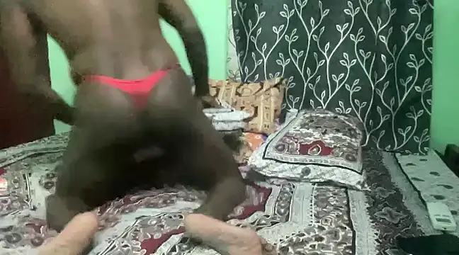 Indian-Drag-Queen online show from 01.20.25