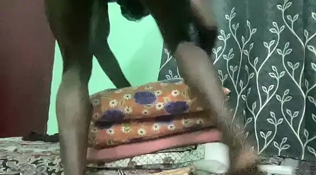 Indian-Drag-Queen online show from 01.24.25
