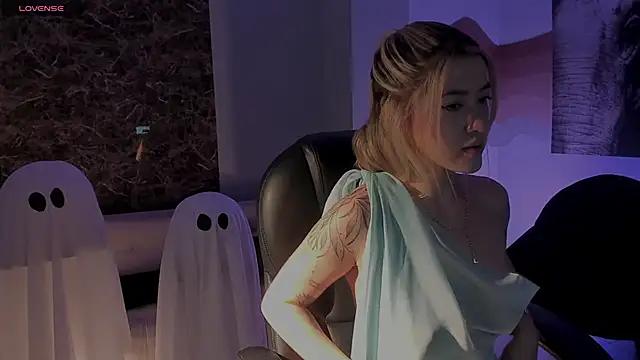 EveBensonX online show from 10.21.25