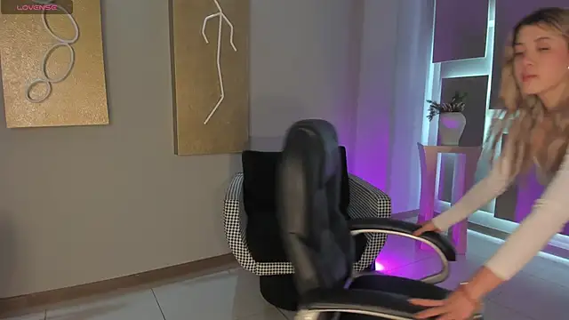 EveBensonX online show from 12.19.25