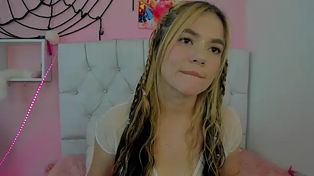 18candys online show from 10.18.25