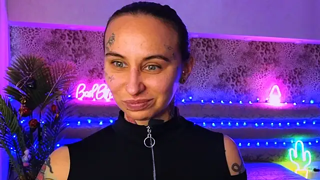 Snapshot of Cool_Freak_ chatting on 12.20.24 Cool Freak online show from 12.20.24