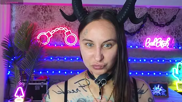 Cool Freak  online show from 07.17.26