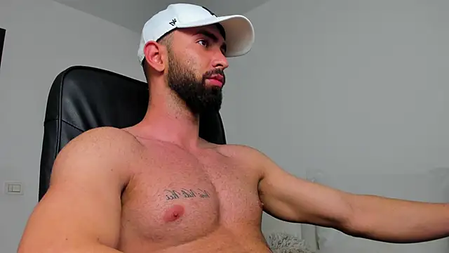 Snapshot of MichaelMasterss chatting on 12.18.24 MichaelMasterss online show from 12.18.24