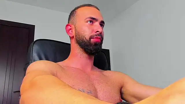 Snapshot of MichaelMasterss chatting on 12.19.24 MichaelMasterss online show from 12.19.24