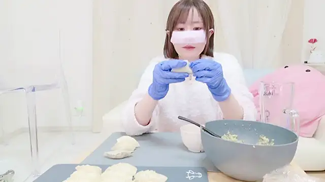 Snapshot of Yuu__k chatting on 12.22.24 Yuu k online show from 12.22.24