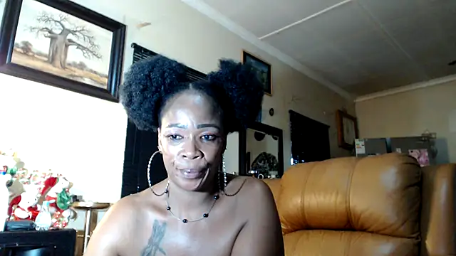 Snapshot of Gucci_Bx chatting on 01.28.25 Gucci Bx online show from 01.28.25