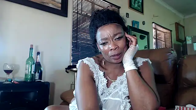 Snapshot of Gucci_Bx chatting on 03.22.25 Gucci Bx online show from 03.22.25