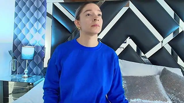 victoriaa lee  online show from 02.05.25