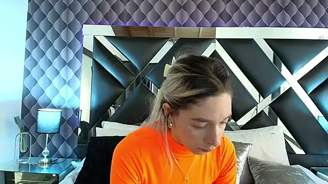 victoriaa lee  online show from 02.19.25