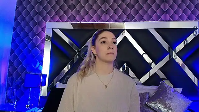 victoriaa lee  online show from 11.18.25