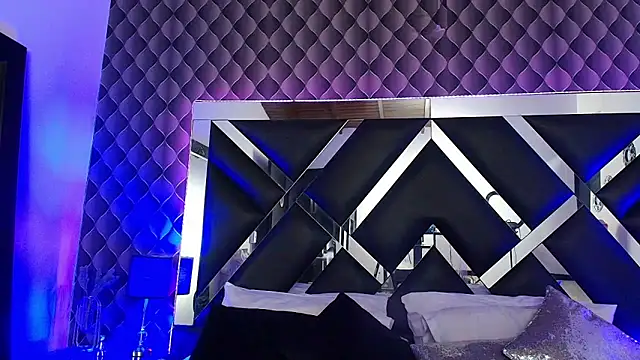 victoriaa lee  online show from 11.24.25