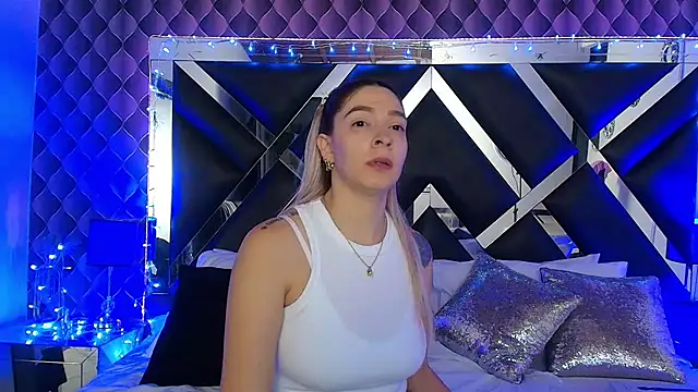 victoriaa lee  online show from 01.05.26