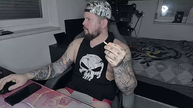 xBuzzRightHerex online show from 12.18.24