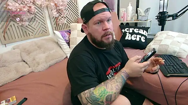 xBuzzRightHerex online show from 01.17.26