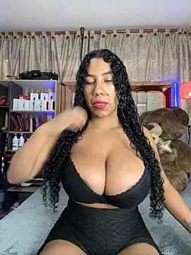 Snapshot of serena_willow chatting on 02.05.25 serena willow online show from 02.05.25