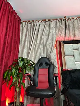 Snapshot of serena_willow chatting on 03.01.25 serena willow online show from 03.01.25